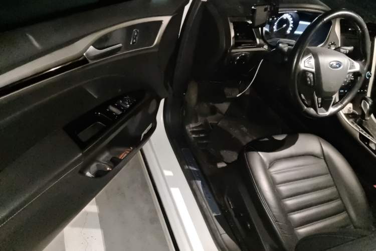 Used Ford Mondeo 2013 2.0L GTDi 200 Luxury Model
