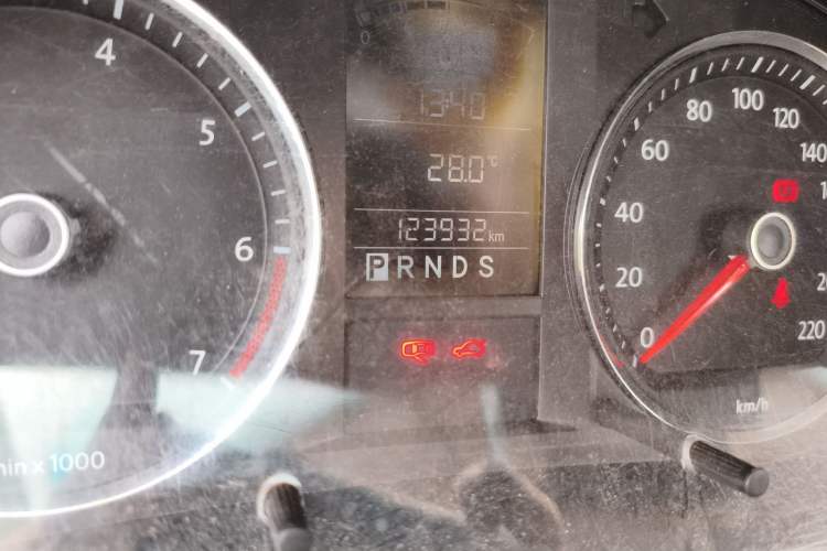 Used Volkswagen Lavida 2011 1.6L Automatic Premium Edition Odometer Close Up