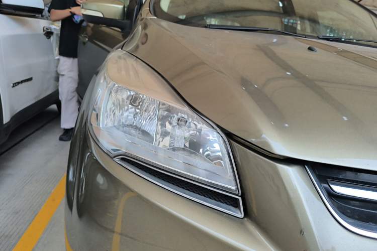 Used Ford Kuga 2015 1.5L GTDi Two-Wheel Drive Fashion Edition Right Front Headlight