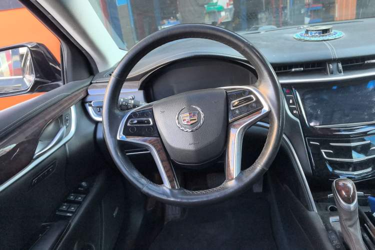 Used Cadillac XTS 2013 28T Leading Model Steering Wheel