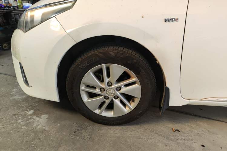 Used Toyota Corolla 2014 1.6L CVT GL-i Left Front Wheel Hub