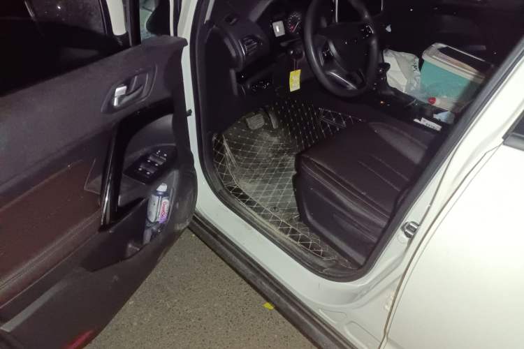 Used GAC Trumpchi GS4 2018 235T Automatic Two-Wheel Drive Elite Millionth Anniversary Edition Driver Seat