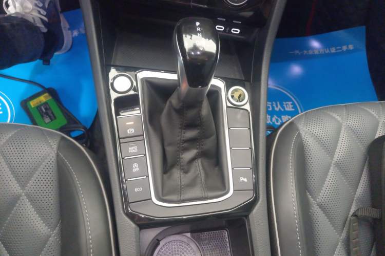 Used Volkswagen Sagitar 2023 300TSI DSG Excellence Edition Gear Lever