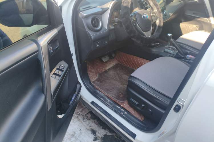 Used Toyota RAV4 2016 2.0L CVT 4x4 New Edition China V Standard