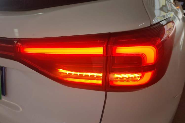 Used CHANGAN CS75 2021 Honor Million Edition 280T DCT Prestige Model
