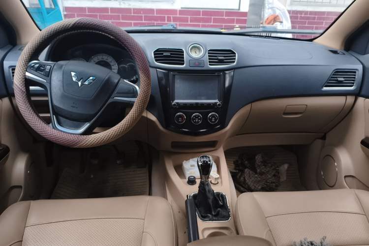 Used Wuling Hongguang 2014 1.5L S Comfort Model
