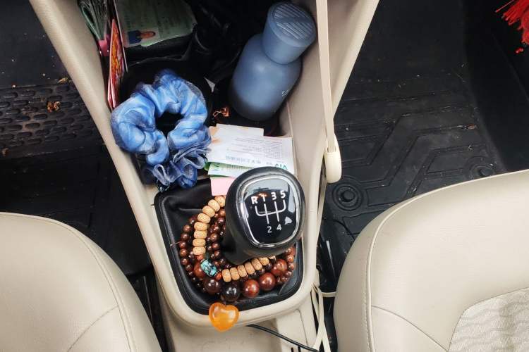 Used Skoda Rapid 2013 1.6L Manual Smart Selection Model Gear Lever