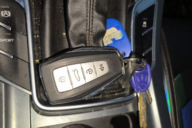 Used Geely Auto Emgrand 2019 Leading Edition 1.5L CVT Luxury Model China VI Standard Vehicle Key