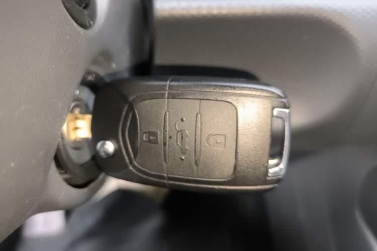 Used Wuling Hongguang New Energy 2025 Extended-Range Hybrid 50KM Comfort Version Vehicle Key