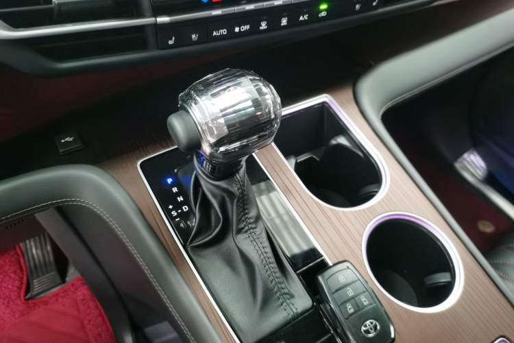 Used Toyota SIENNA 2024 2.5L Hybrid Comfort Edition