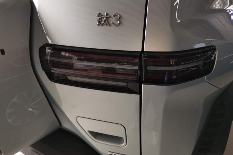 Used Formula Leopard Titanium 3 2025 501 km Range Rear-Wheel Drive Intelligent Driving Max Edition
