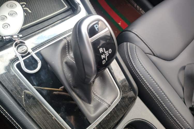 Used BYD Song 2020 Classic Edition 1.5T Automatic Elite Model Gear Lever