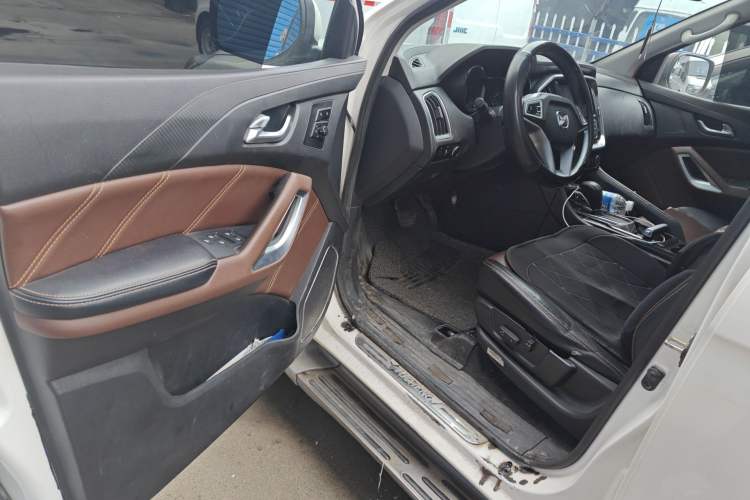 Used JMC Yusheng S350 2016 2.0T Automatic 4x4 Gasoline Luxury Version with Sunroof 7 Seats Driver Seat