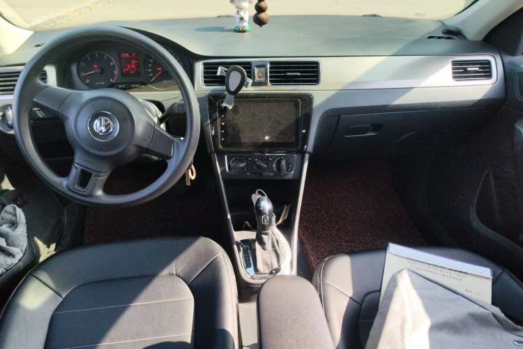 Used Volkswagen Santana 2015 1.6L Automatic Comfort Edition Center Console