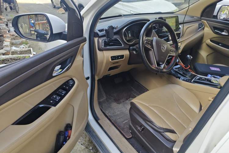 Used Baojun 730 2017 1.8L iAMT Luxury Version 7-Seater