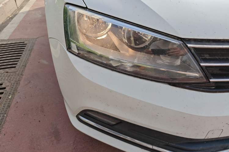 Used Volkswagen Sagitar 2015 1.6L Manual Comfort Model Right Front Headlight