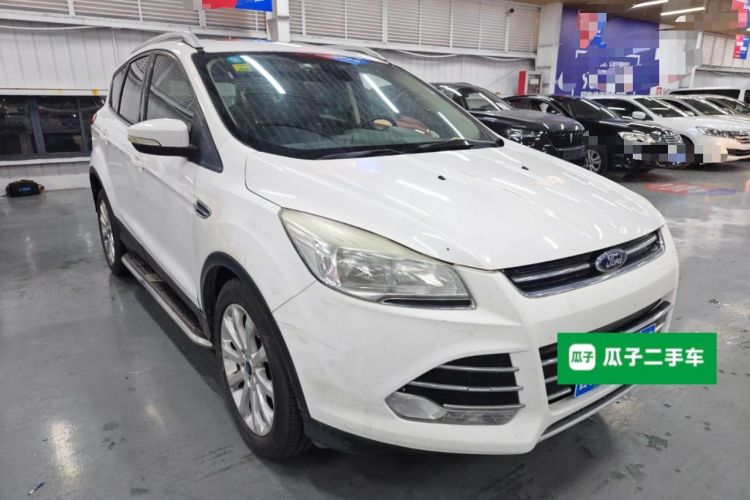 Used Ford Kuga 2013 1.6L GTDi Two-Wheel-Drive Trend Model Front Right 45 Deg