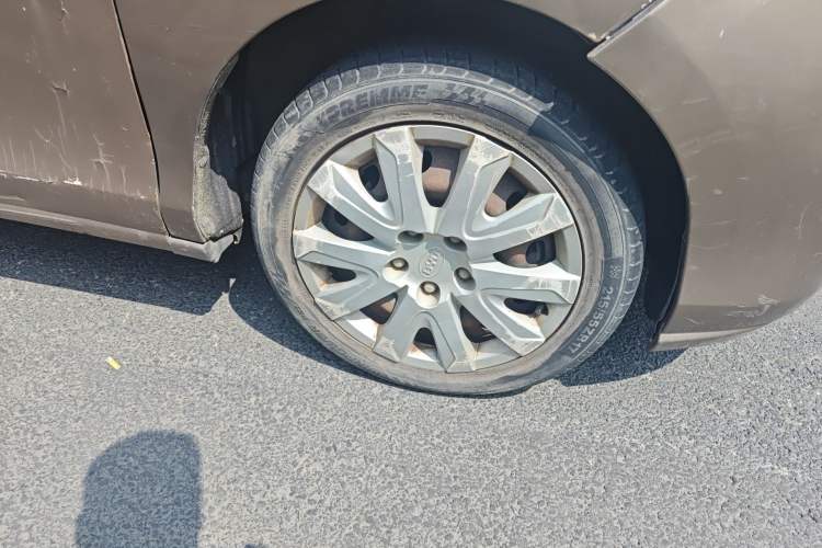 Used BYD M6 2013 2.0L Manual Comfort Edition
