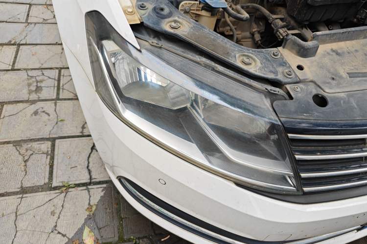 Used Volkswagen Lavida 2017 1.6L Manual Comfort Edition Right Front Headlight