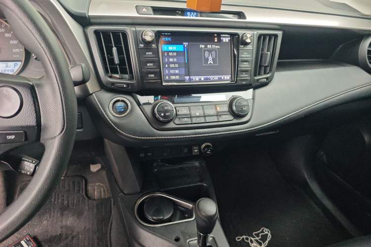 Used Toyota RAV4 2016 2.0L CVT Two-Wheel Drive Fashion Edition China V Standard