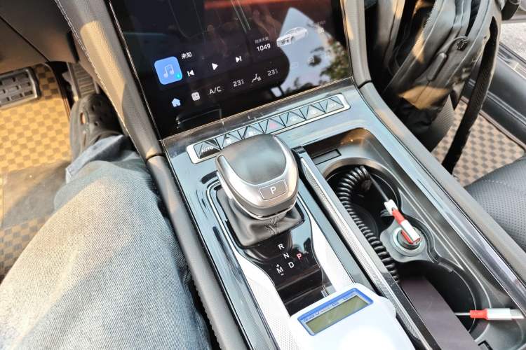 Used Hongqi H5 2023 2.0T Automatic Smart Connect Flagship Edition Gear Lever