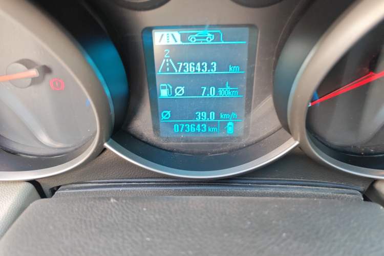 Used Chevrolet Cruze 2015 1.5L Classic SL MT Odometer Close Up