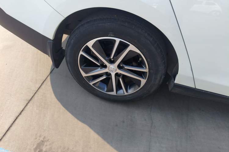 Used Venucia D60 2019 100 000 Honor 1.6L XL Manual Chenku Edition China V Standard
