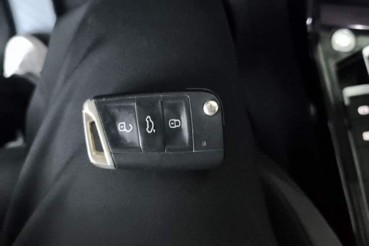 Used Volkswagen Tayron 2021 330TSI Two-Wheel-Drive 3rd Anniversary Limited Edition Interior 1