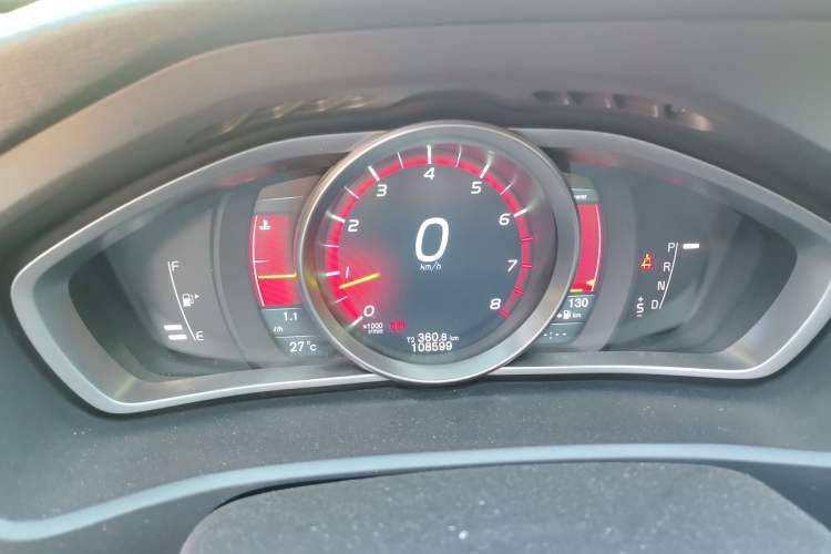 Used Volvo V40 2013 2.0T Zhiya Edition
