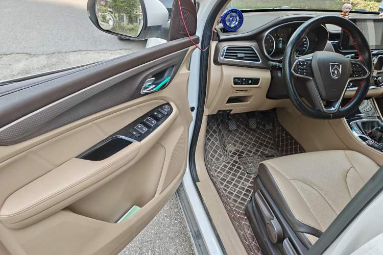 Used Baojun 730 2017 1.5T Manual Style 7 Seats China V