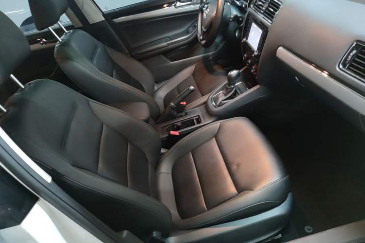 Used Volkswagen Sagitar 2015 1.6L Automatic Comfort Model Right Front Seat