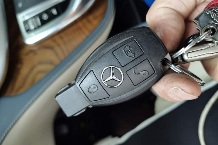 Used Mercedes-Benz V-Class 2021 V 260 L Long Wheelbase Prestige Edition Vehicle Key