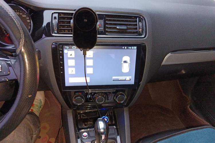 Used Volkswagen Sagitar 2018 1.6L Automatic Comfort Model Audio And AC Panel