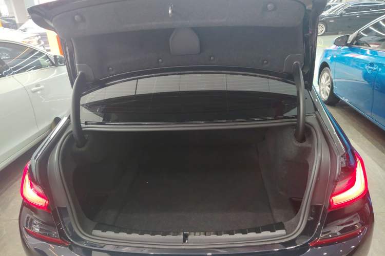 Used BMW 3 Series 2021 Second Facelift 320Li M Sport Package
