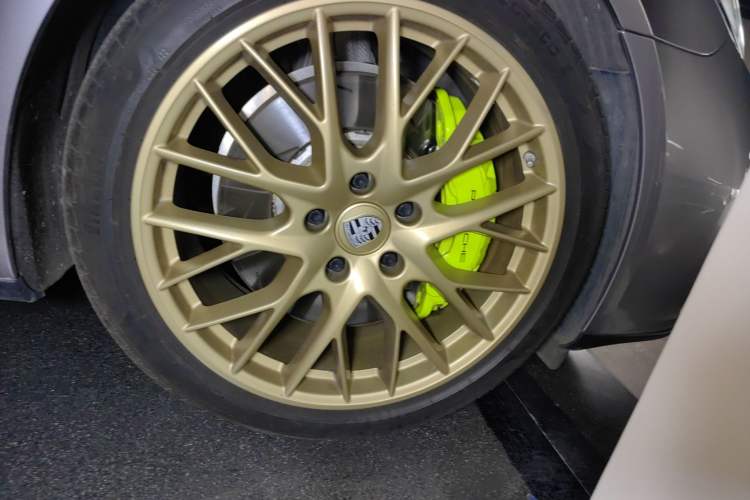 Used Porsche Panamera 2022 Panamera 4 E-Hybrid Platinum Edition 2.9T Right Front Wheel Hub