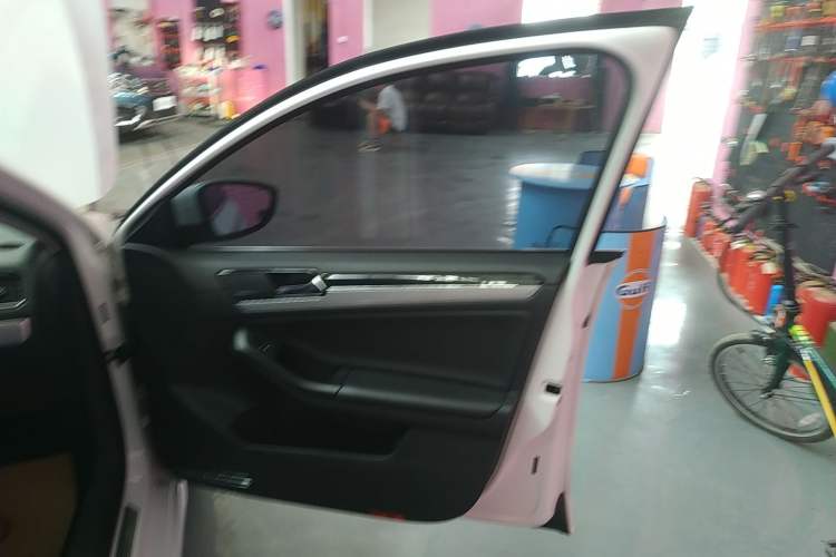 Used Volkswagen Sagitar 2016 230TSI 25th Anniversary Edition Interior 5