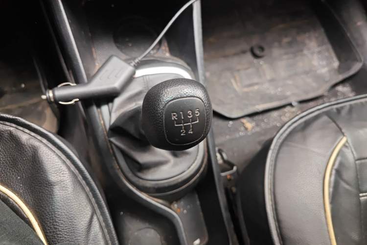 Used Kia K2 2015 Sedan 1.4L MT GLS Gear Lever