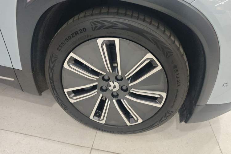 Used Nio ES7 2022 75 kWh Right Front Wheel Hub