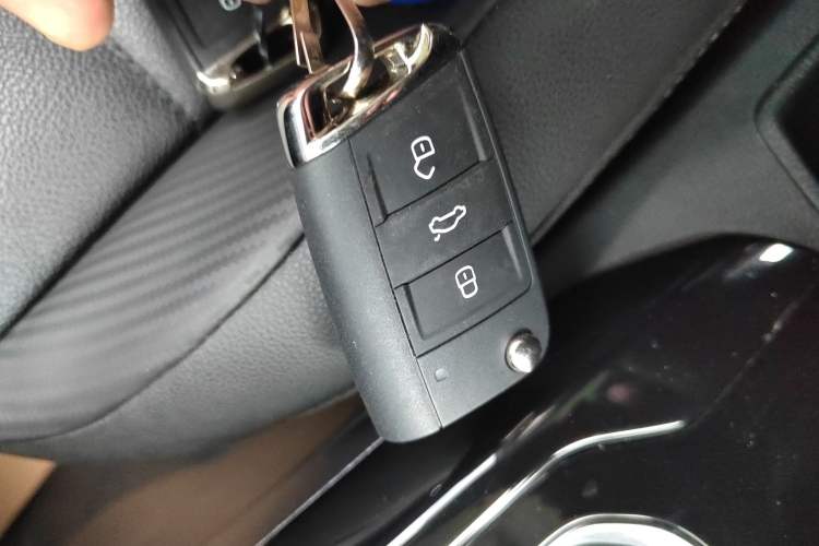 Used Volkswagen T-ROC 2019 280TSI DSG Two-Wheel Drive Comfort Version China VI Standard
