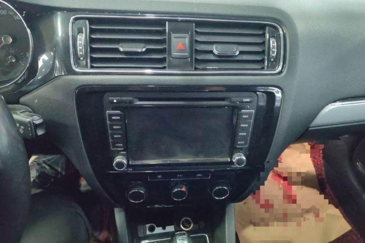 Used Volkswagen Sagitar 2015 230TSI Automatic Comfort Version Audio And AC Panel