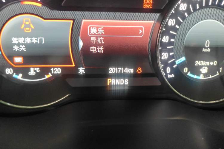 Used Ford Edge 2015 2.0T GTDi Four-Wheel Drive Prestige Model Odometer Close Up