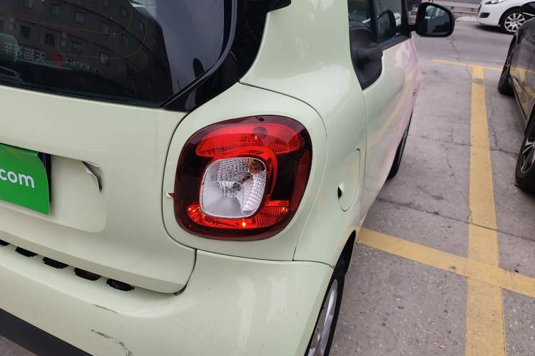 Used smart fortwo 2015 1.0L 52 kW hardtop Dynamic version Right Rear Taillight