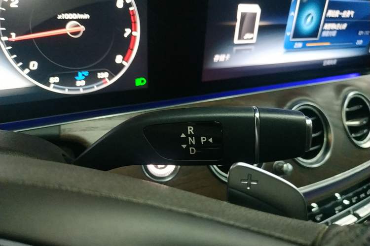 Used Mercedes-Benz E-Class 2016 E 200 L Gear Lever