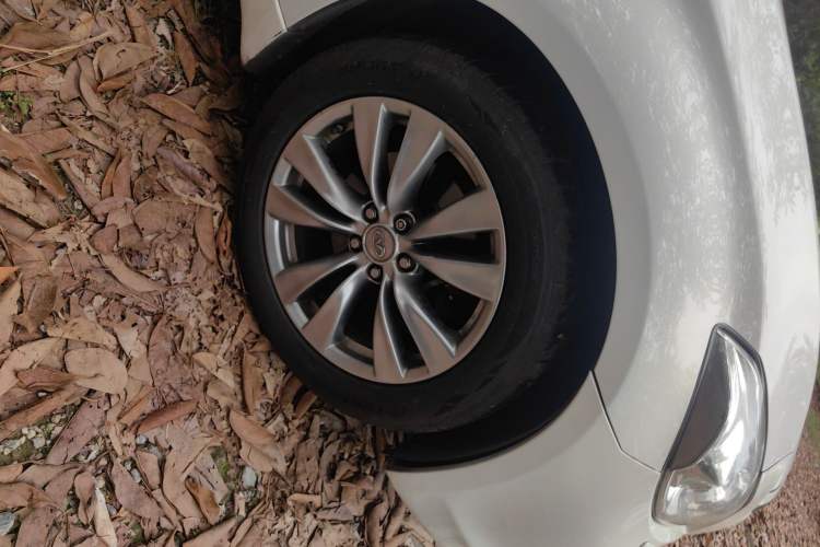 Used Infiniti Q70 2013 Q70L 2.5L Comfort Edition Right Front Wheel Hub