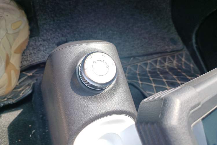 Used Wuling Hongguang MINIEV 2022 GAMEBOY 200km Gaming Edition with Lithium Iron Phosphate Gear Lever