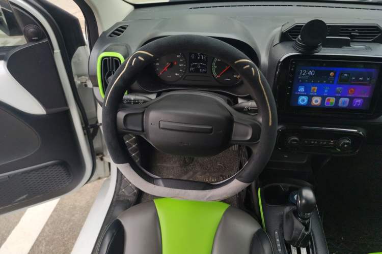 Used Roewe Clever 2021 302 km New Four-Seater Super-Efficient Version