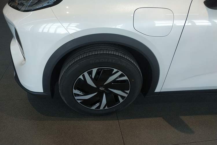 Used CHANGAN NEVO Q05 2026 Model 405Air Left Front Wheel Hub