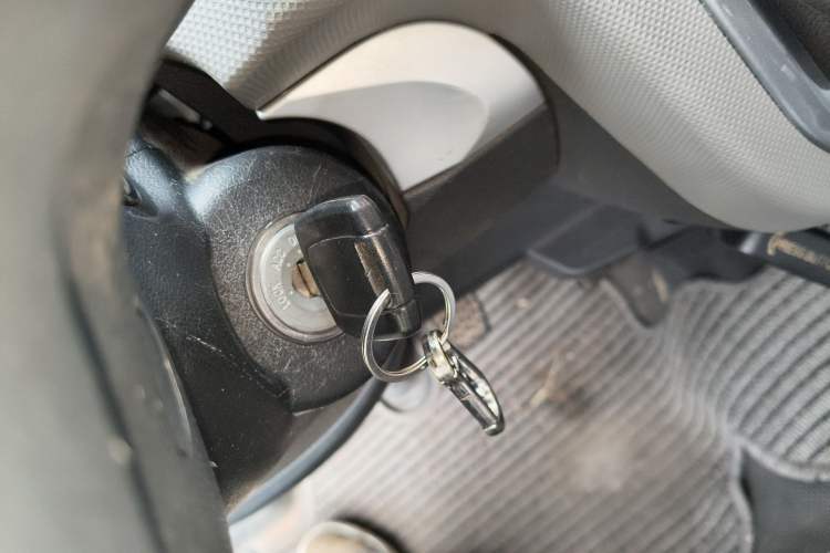 Used Foton Scenic G7 2021 2.4L Gasoline Commercial Version Long Wheelbase High Roof 6-Seater with Clear Windows Model 4K22D4M
