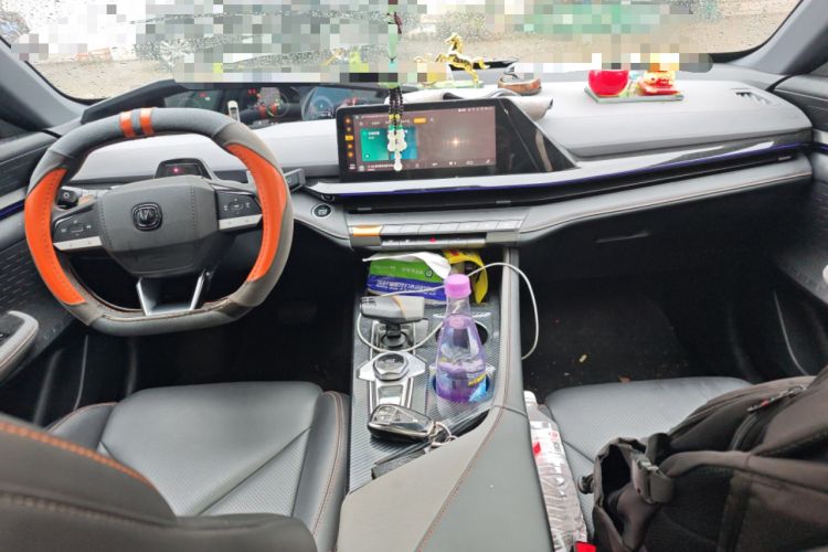 Used CHANGAN UNI-V 2022 1.5T Prestige Version Center Console
