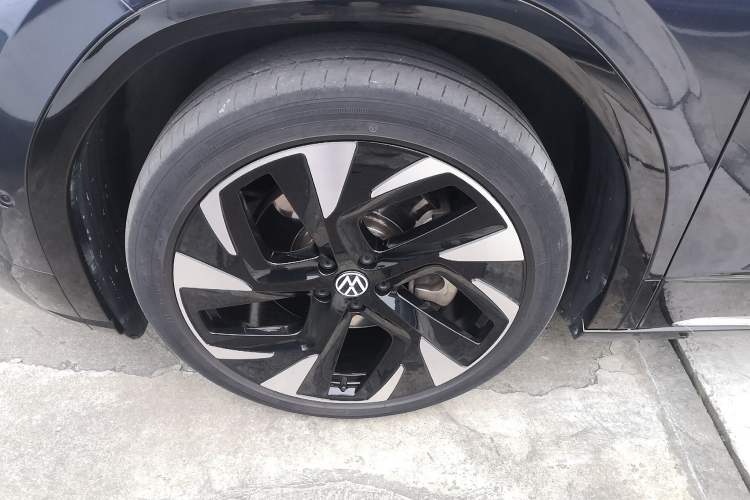 Used Volkswagen ID.6 CROZZ 2022 High-Performance PRIME Edition Left Front Wheel Hub